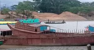 ছাতক সুরমা নদীতে চলন্ত নৌযানে আবারো বেপরোয়া চাঁদাবাজি