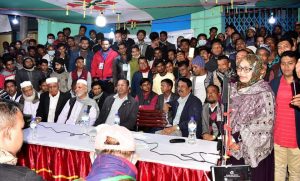 নির্বাচনী জনসভায় কাঁদলেন ন্যান্সী, কাঁদিয়ে দিলেন সভায় উপস্থিত জনতাকে
