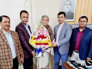 পরিকল্পনা মন্ত্রী এমএ মান্নান এমপিকে মেয়র আবুল কালাম চৌধুরীর ফুলেল শুভেচ্ছা