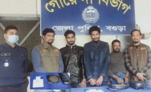বগুড়ায় ডিবি পুলিশের পৃথক অভিযানের গাঁজা ও ইয়াবসহ গ্রেফতার -৩