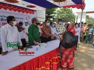 প্রধানমন্ত্রী পক্ষ থেকে হবিগঞ্জ জেলার ক্ষতিগ্রস্থ ও দুঃস্থদের মাঝে সহায়তা প্রধান :-