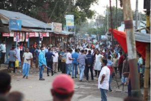 বগুড়ার সোনাতলায় আওয়ামীলীগের দু’গ্রুপের মধ্যে ধাওয়া পাল্টা ধাওয়া :-