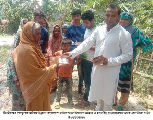 শৈলকুপায় অসহায় ও হতদরিদ্র ভ্যানচালকদের মাঝে ঈদ উপহার বিতরণ :-