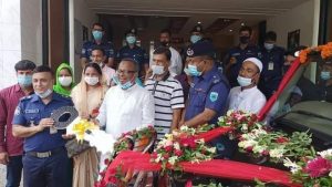 বগুড়ায় পুলিশকে জরুরী টহলসেবা বাড়ানোর জন্য গাড়ি উপহার দিলেন শিবগঞ্জ মেয়র মানিক