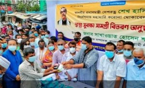 বগুড়ায় ছাত্রলীগ পরিবারের উদ্যোগে পথচারীদের মাঝে স্বাস্থ্যসুরক্ষা সামগ্রী বিতরণ