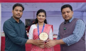 জিবি টেলিভিশনের বর্ষসেরা উপস্থাপক ঐশী দেব ইতি
