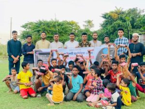 গোবিন্দগঞ্জে শহীদ আব্দুস সালাম আজাদের ৩৬ম শাহাদাৎ বার্ষিকীতে খাবার বিতরণ