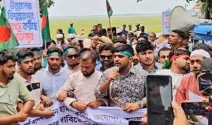 ইউএনও’র পদত্যাগসহ ৩ দফা দাবিতে ছাত্র-জনতার লংমার্চ