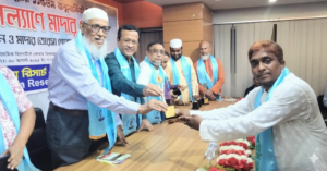 ব্যবসায় বিশেষ অবদানের জন্য আলাউদ্দিন আলালের পদক লাভ