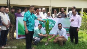 ছাতকের গোবিন্দগঞ্জ বহুমুখী উচ্চ বিদ্যালয়ের প্রাক্তন শিক্ষার্থীদের উদ্যোগে বৃক্ষরোপণ কর্মসূচি।