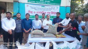 ছাতকে কৃষক দের মধ্যে বিনামূল্যে বীজ ও সার বিতরণ