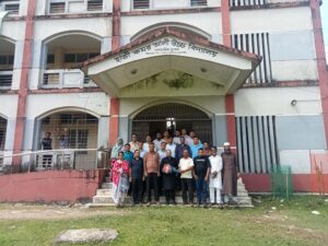 হাজী কমর আলী উচ্চ বিদ্যালয় সভাপতি আজমের সাথে শিক্ষকদের মতবিনিময়।