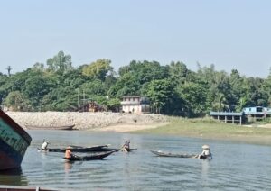 ছাতকে আদালতের স্থগিতাদেশের মধ্যেই চলছে সরকারী জলমহালে মাছ আহরণ